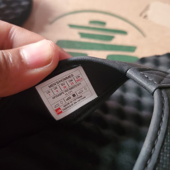 The North Face Black Flip Flops - Picture 5 of 6